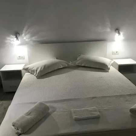 Apartment Casariana 4 *